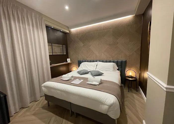 לינה וארוחת בוקר Pompeii Central Home 4*