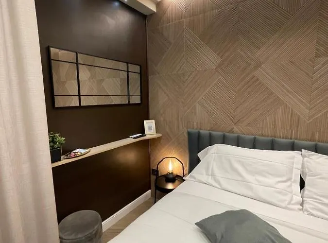 לינה וארוחת בוקר Pompeii Central Home 4*
