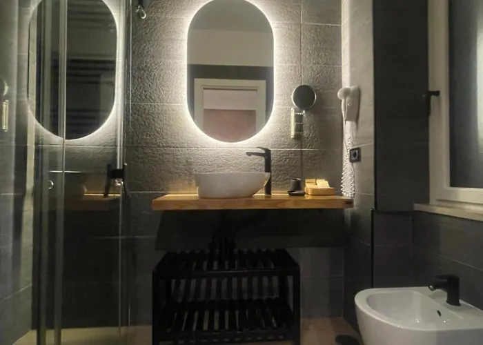 Pompeii Central Home פומפיי