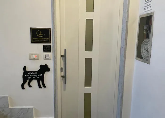 Pompeii Central Home לינה וארוחת בוקר פומפיי