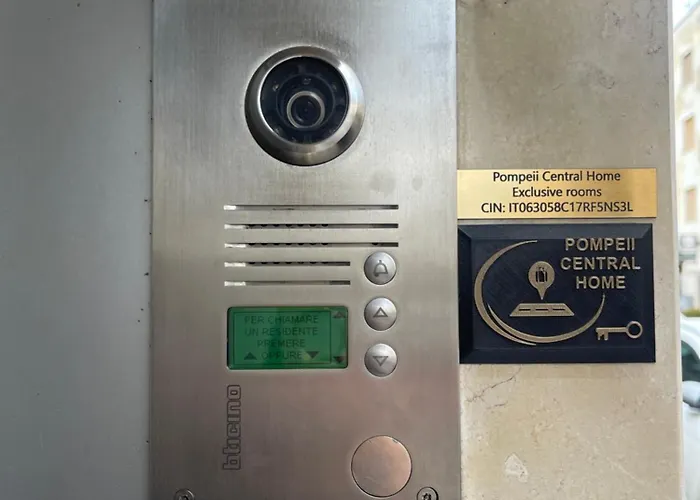 לינה וארוחת בוקר Pompeii Central Home פומפיי