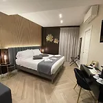 לינה וארוחת בוקר Pompeii Central Home 4*