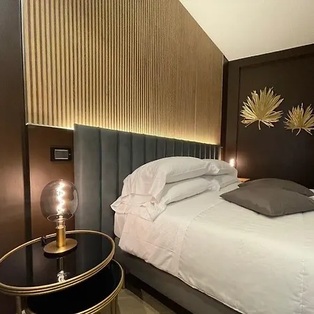 Pompeii Central Home 4*